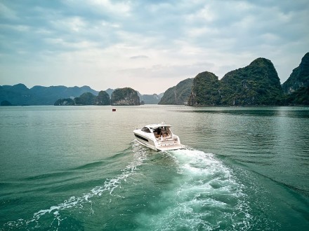Ha Long Bay Modern Yacht Tour