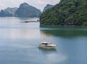 1 Day Halong Bay Helicopter and Yacht Tour