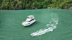 1 Day Halong Bay Helicopter and Yacht Tour