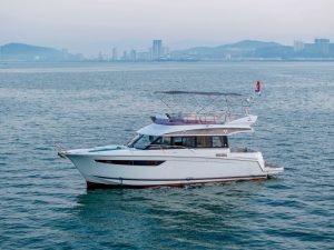 1 Day Halong Bay Helicopter and Yacht Tour