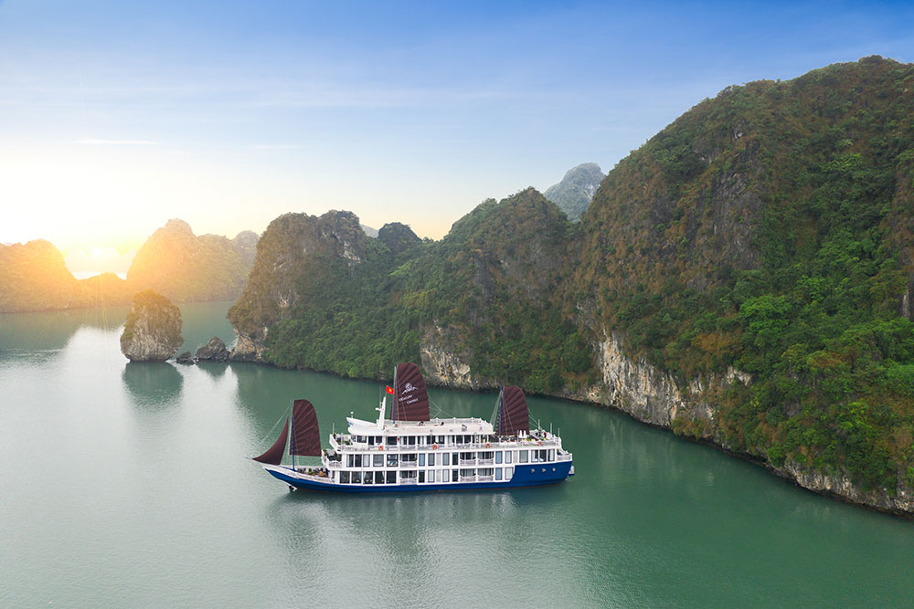 Luxury Cruise in Lan Ha Bay
